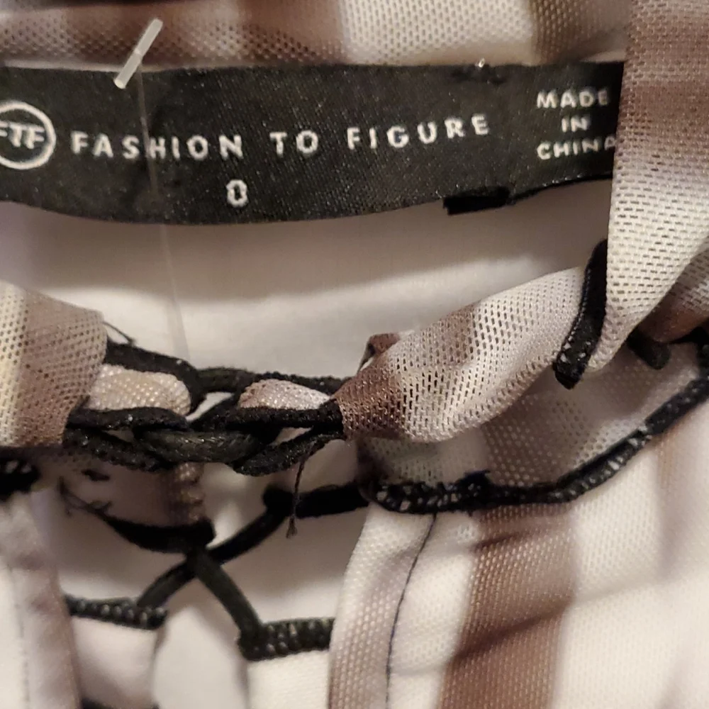 Fashion to Figure Rayna Lace-up Body-con Dress - Picture 7 of 15